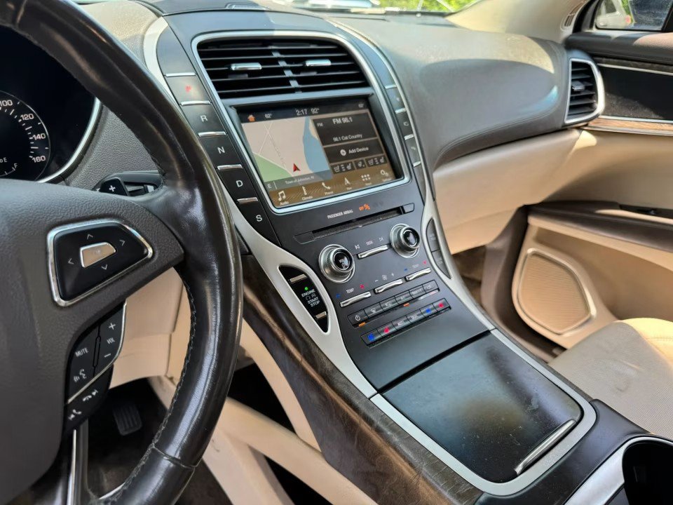 Used 2017 Lincoln MKX Reserve w/ Driver Assistance Package AWD/4WD image 27