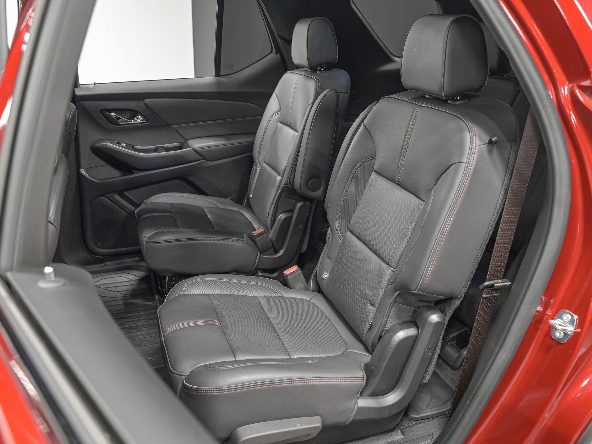 Used 2023 Chevrolet Traverse RS w/ LPO, Floor Liner Package AWD/4WD image 28