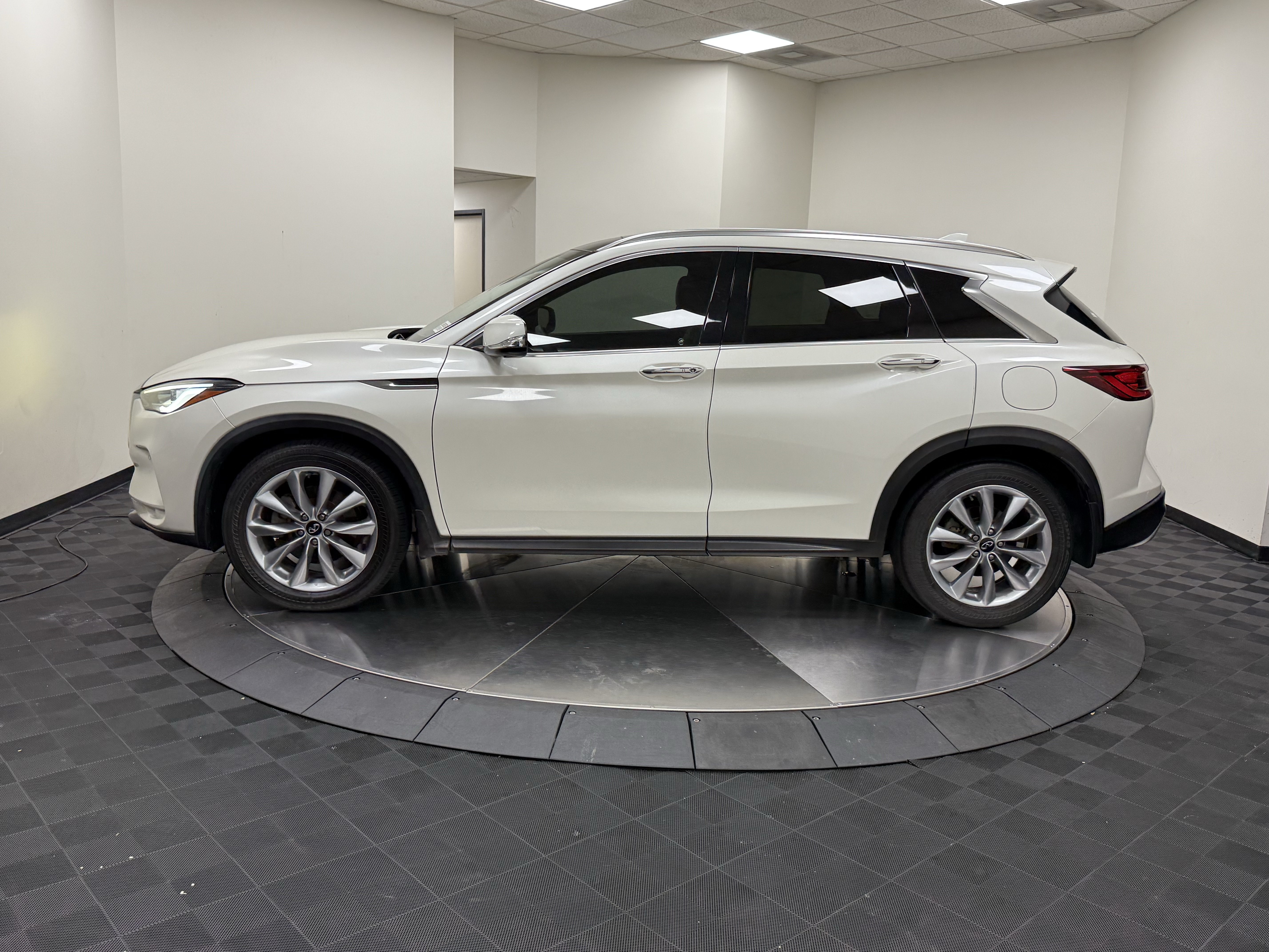 Used 2022 INFINITI QX50 Essential FWD image 4