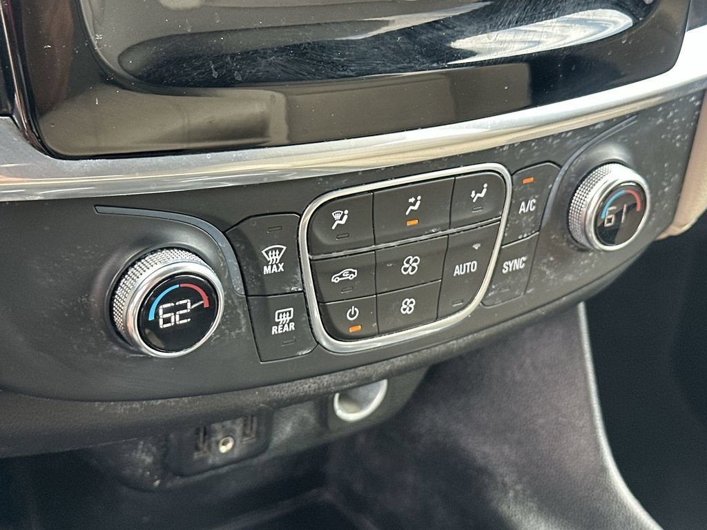 Used 2022 Chevrolet Traverse LS FWD image 16