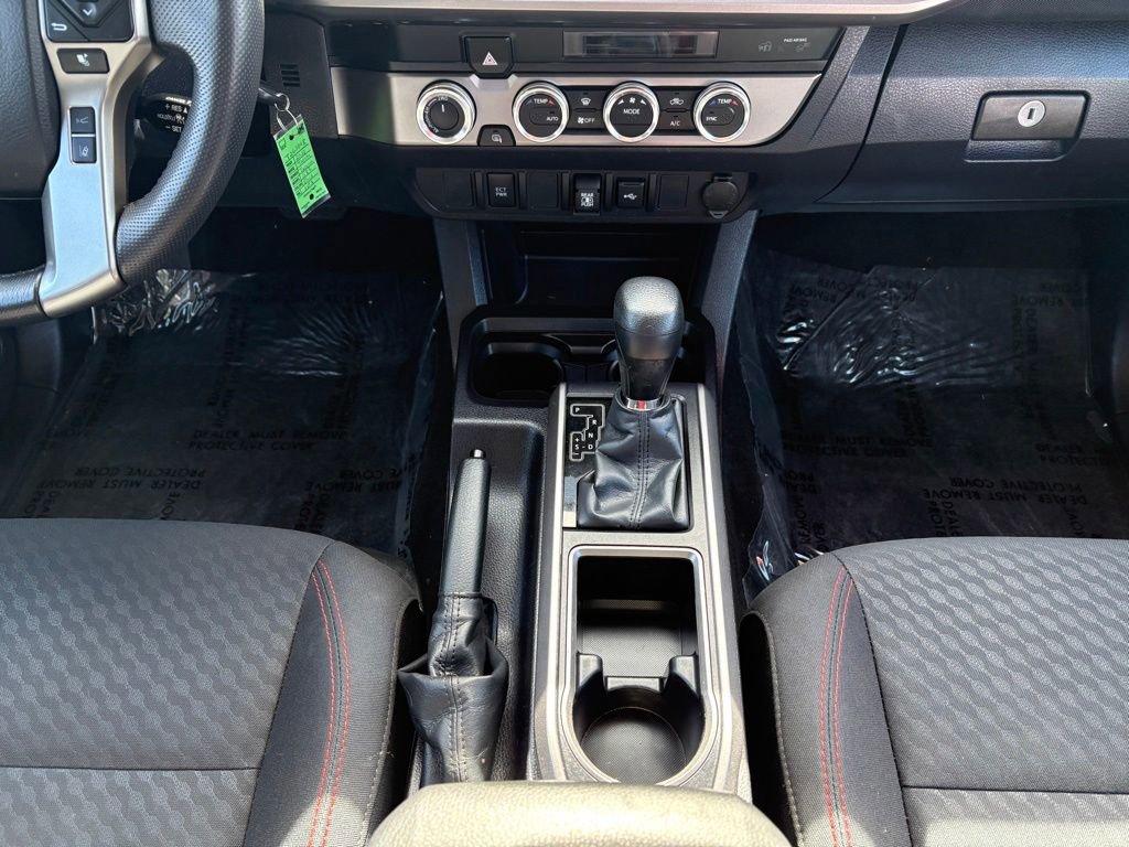 Certified 2022 Toyota Tacoma SR5 AWD/4WD image 14
