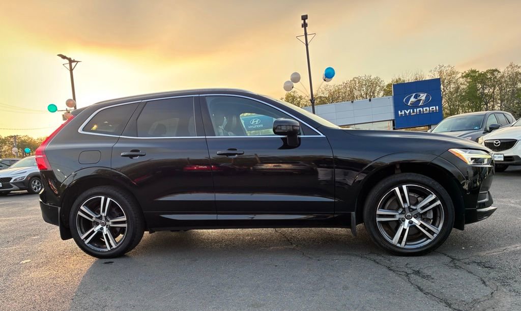 Used 2019 Volvo XC60 T6 Momentum w/ Premium Package image 8