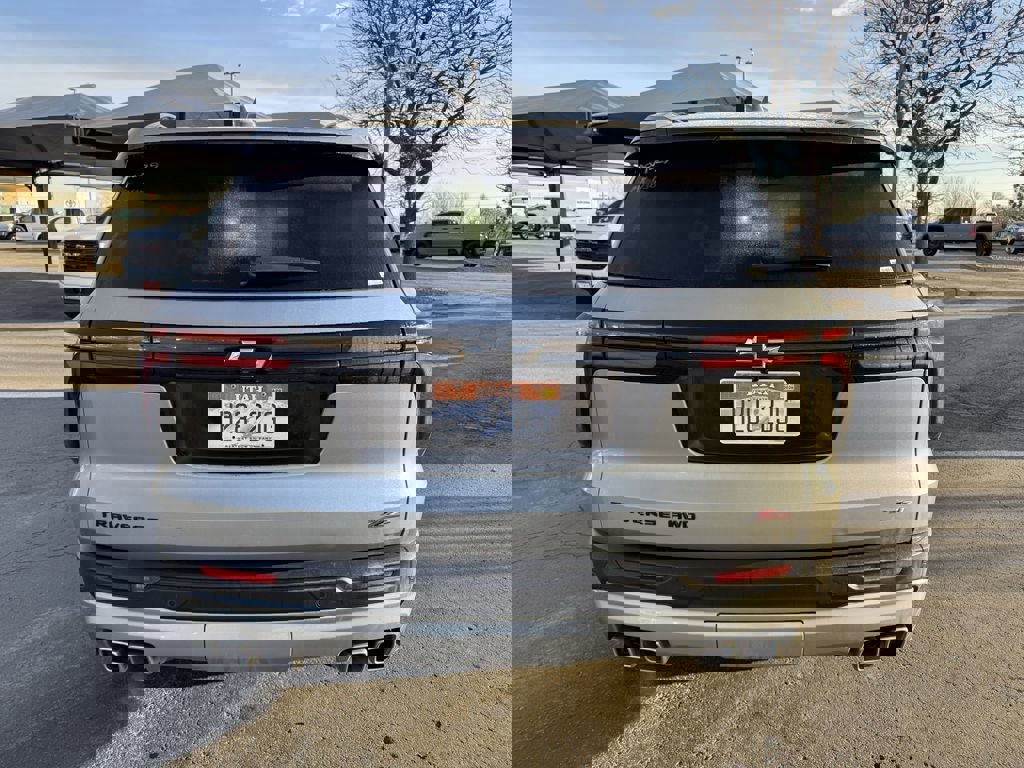 Used 2025 Chevrolet Traverse Z71 image 4