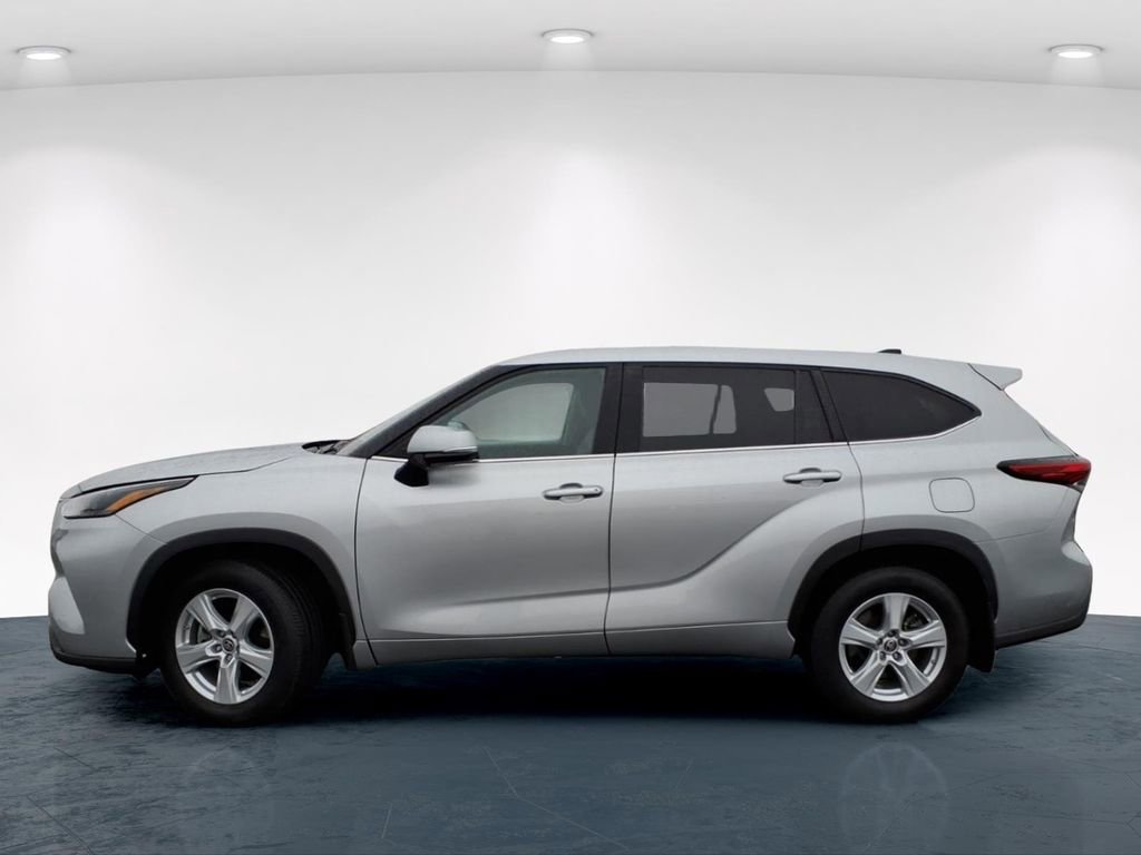 Used 2023 Toyota Highlander LE image 13