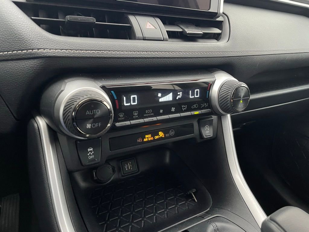 Used 2025 Toyota RAV4 XLE image 18