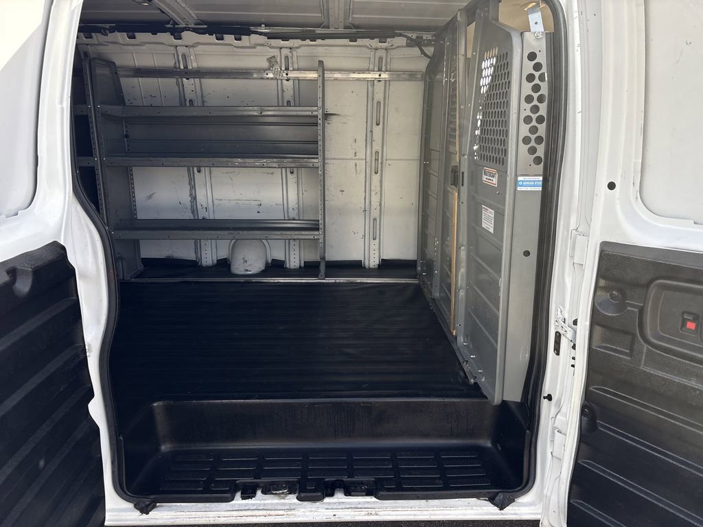 Used 2015 GMC Savana 3500 Extended image 21