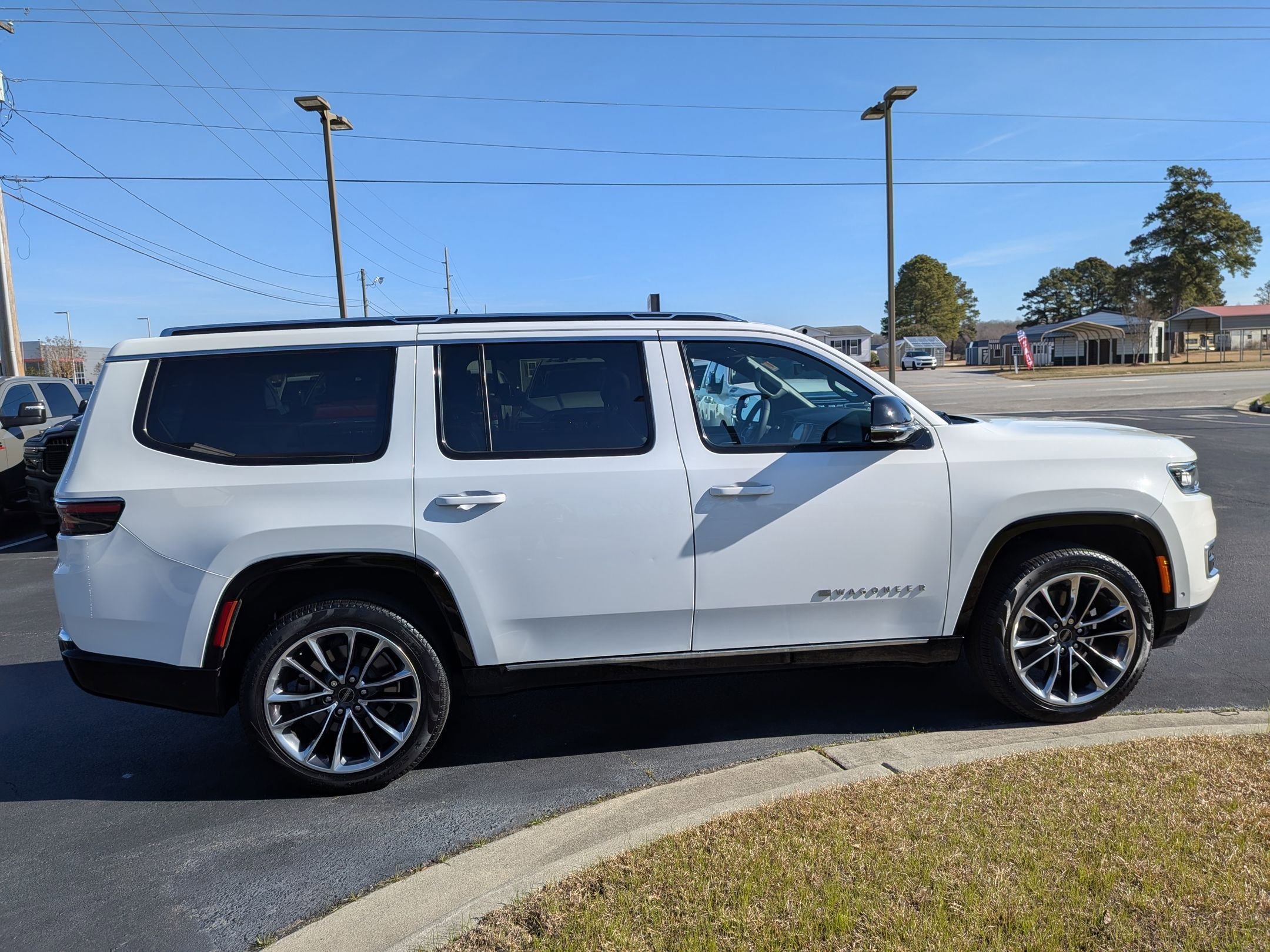 Certified 2025 Jeep Wagoneer Series III w/ Premium Group I image 4