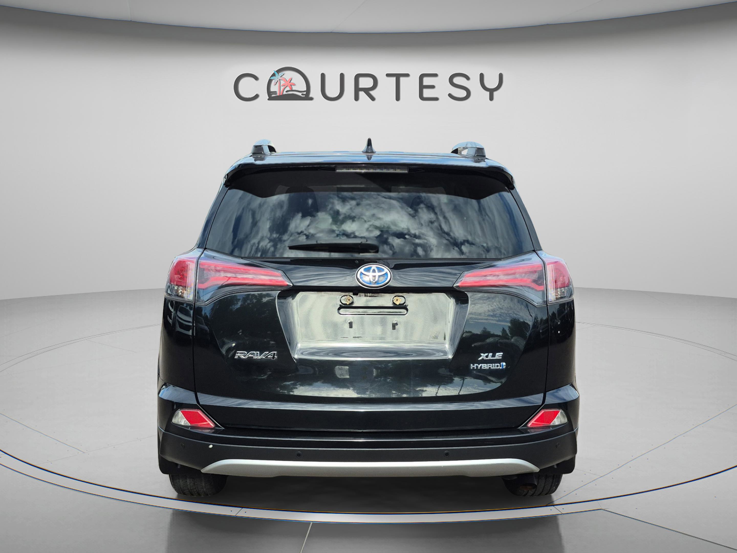 Used 2016 Toyota RAV4 XLE w/ Convenience Package AWD/4WD image 4