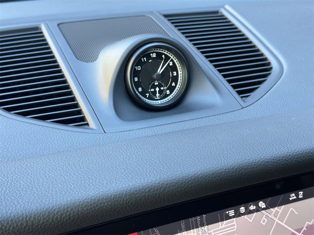 Certified 2025 Porsche Macan image 23
