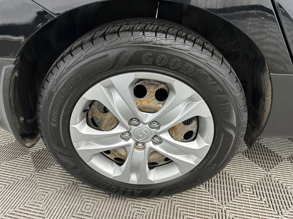 Used 2013 Hyundai Tucson GL FWD image 16