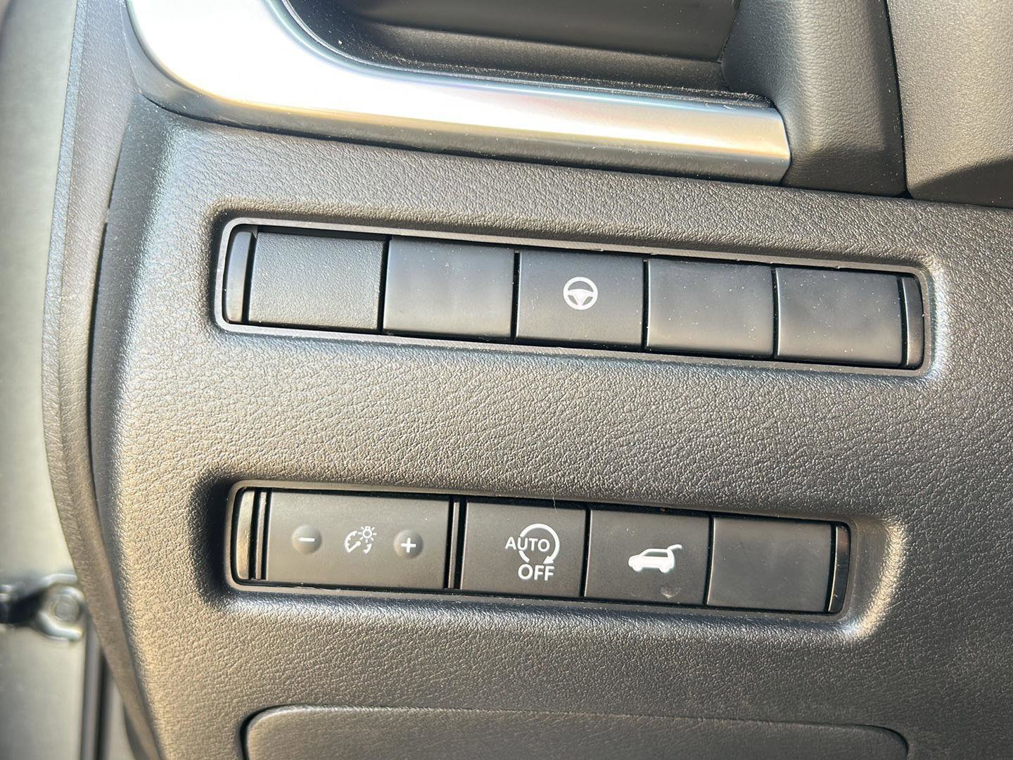 Used 2024 Nissan Rogue SV FWD image 17