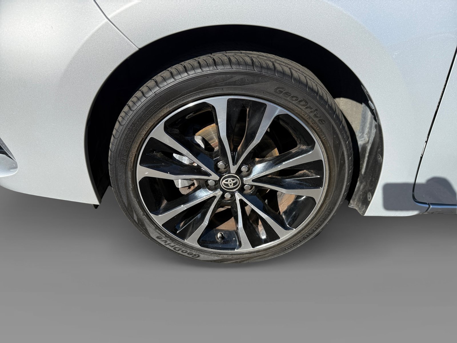 Used 2018 Toyota Corolla SE w/ Carpet Mat Package (TMS) FWD image 9