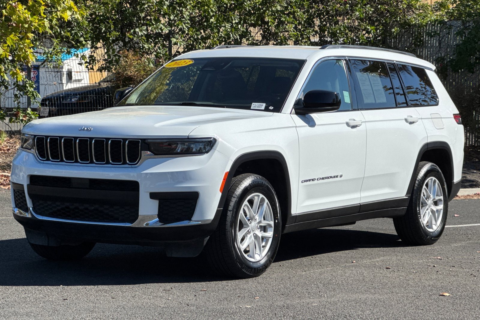 Used 2023 Jeep Grand Cherokee L Laredo image 8