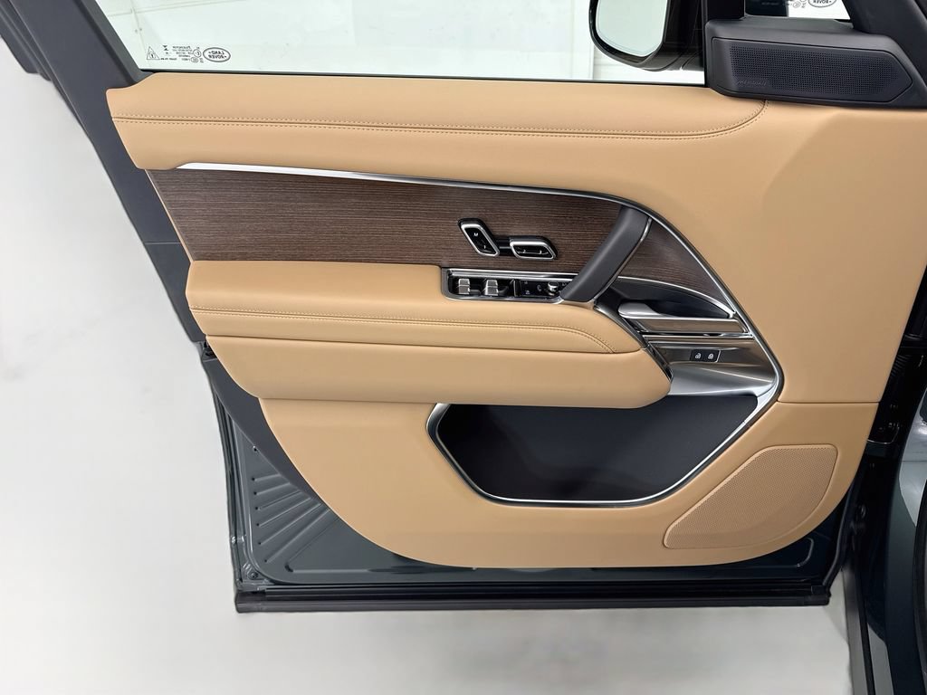 New 2026 Land Rover Range Rover Long Wheelbase SE AWD/4WD image 23