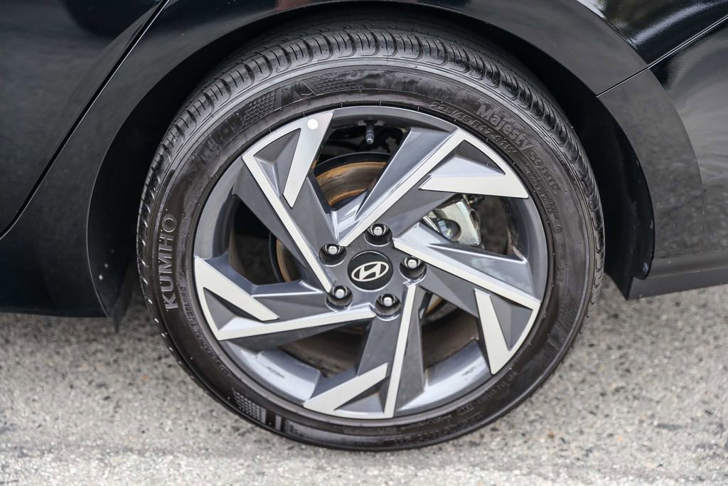 Certified 2024 Hyundai Elantra Limited FWD image 8