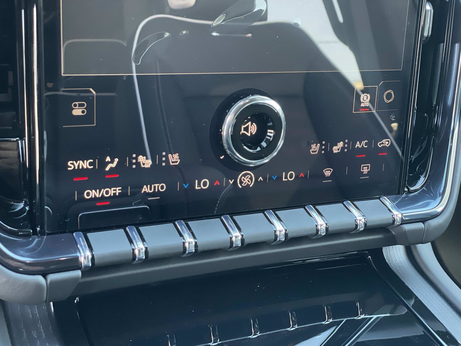 New 2026 GMC Yukon AT4 Ultimate AWD/4WD image 15