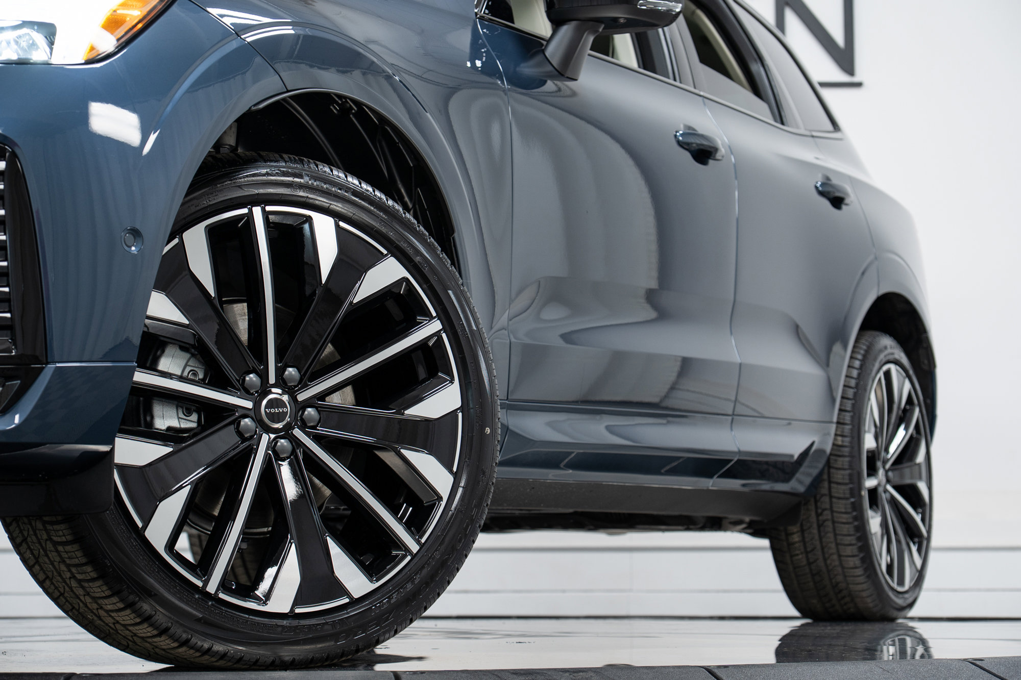 New 2026 Volvo XC60 B5 Ultra w/ Climate Package image 27