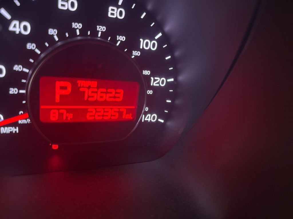 Used 2016 Kia Soul + image 10