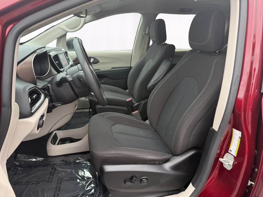 Used 2023 Chrysler Voyager LX FWD image 9