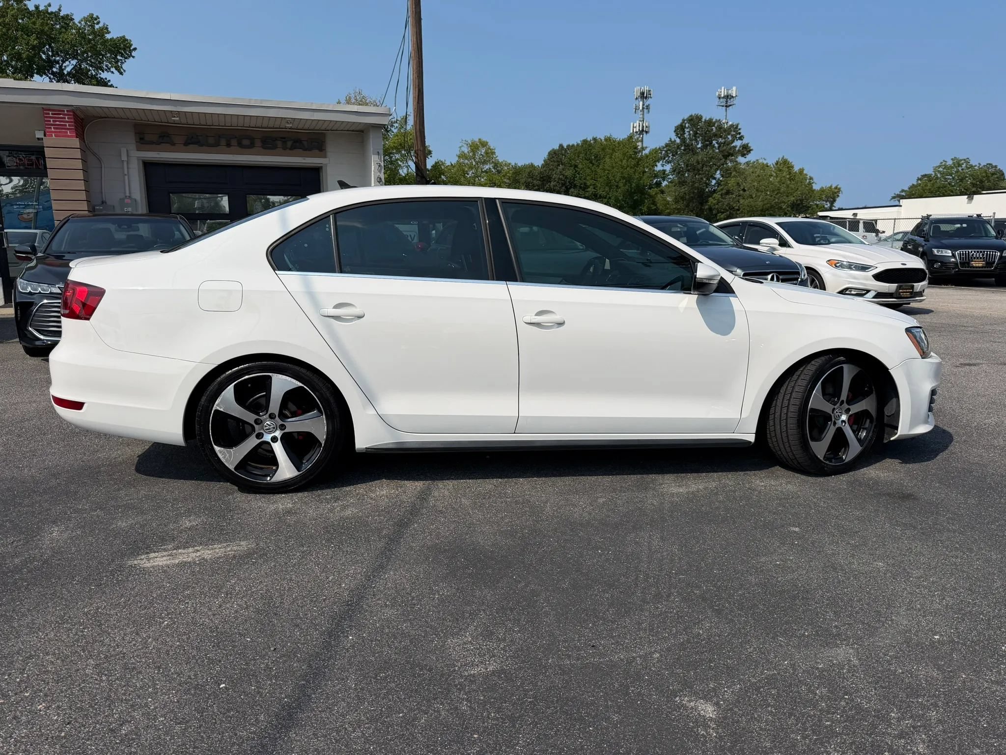 Used 2014 Volkswagen Jetta GLI Autobahn FWD image 2