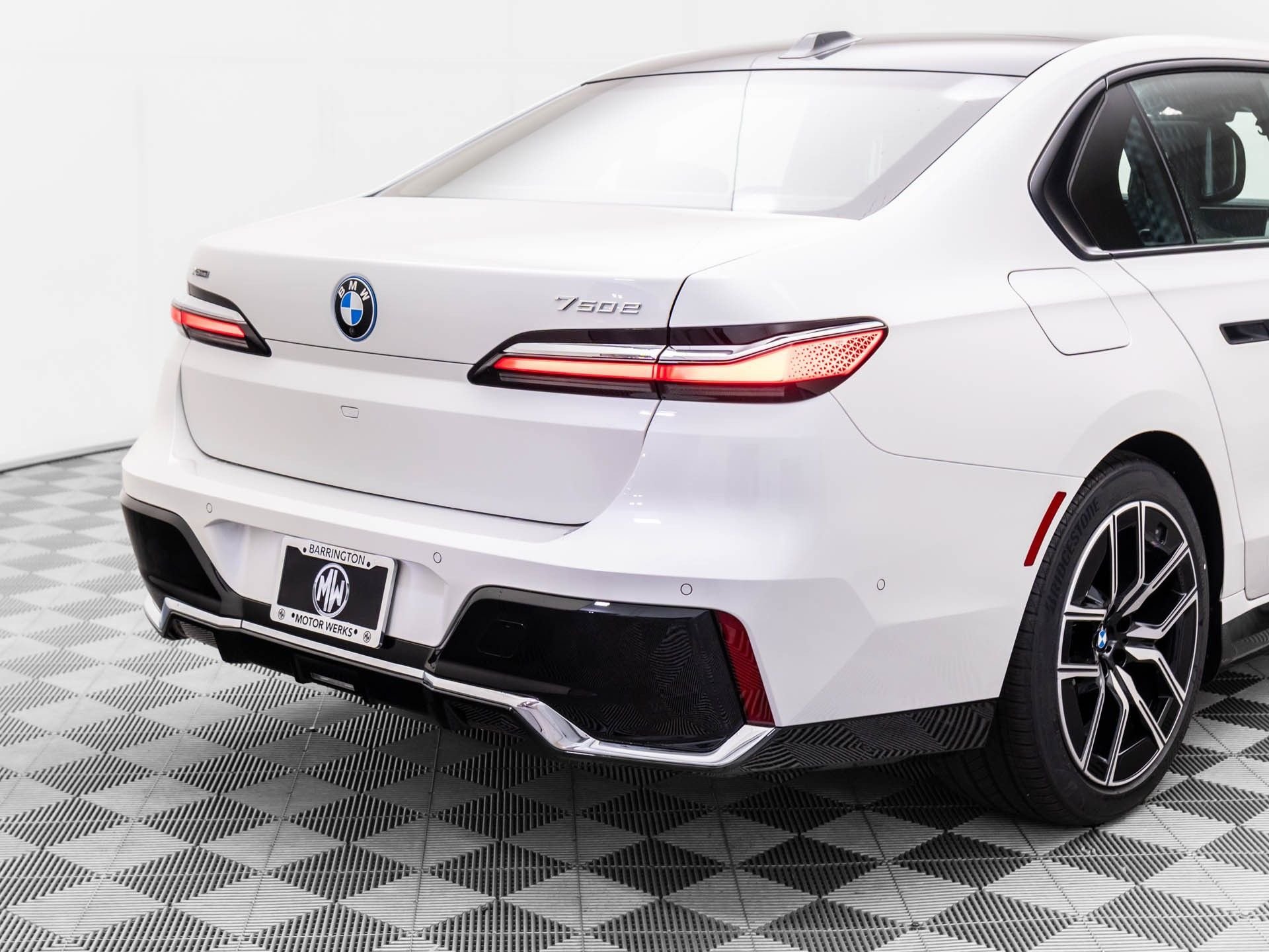New 2025 BMW 750e xDrive AWD/4WD image 34