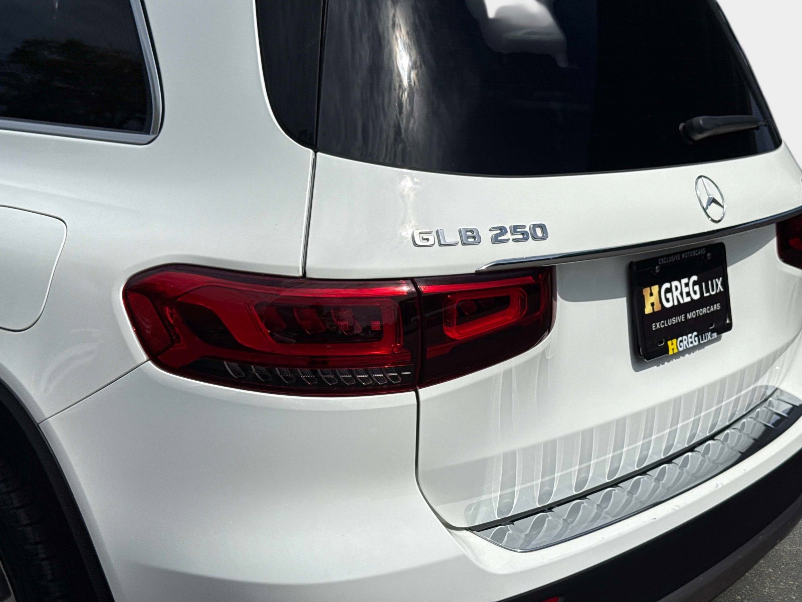 Used 2023 Mercedes-Benz GLB 250 4MATIC w/ Premium Package image 16