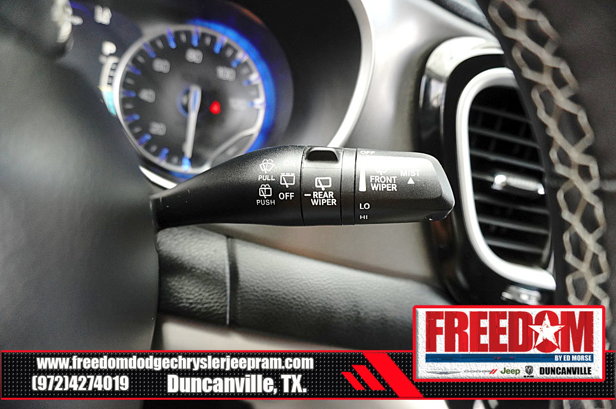 Used 2024 Chrysler Pacifica Touring-L FWD image 33