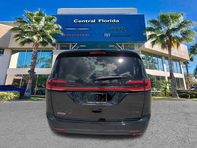 New 2027 Chrysler Pacifica Limited FWD image 6