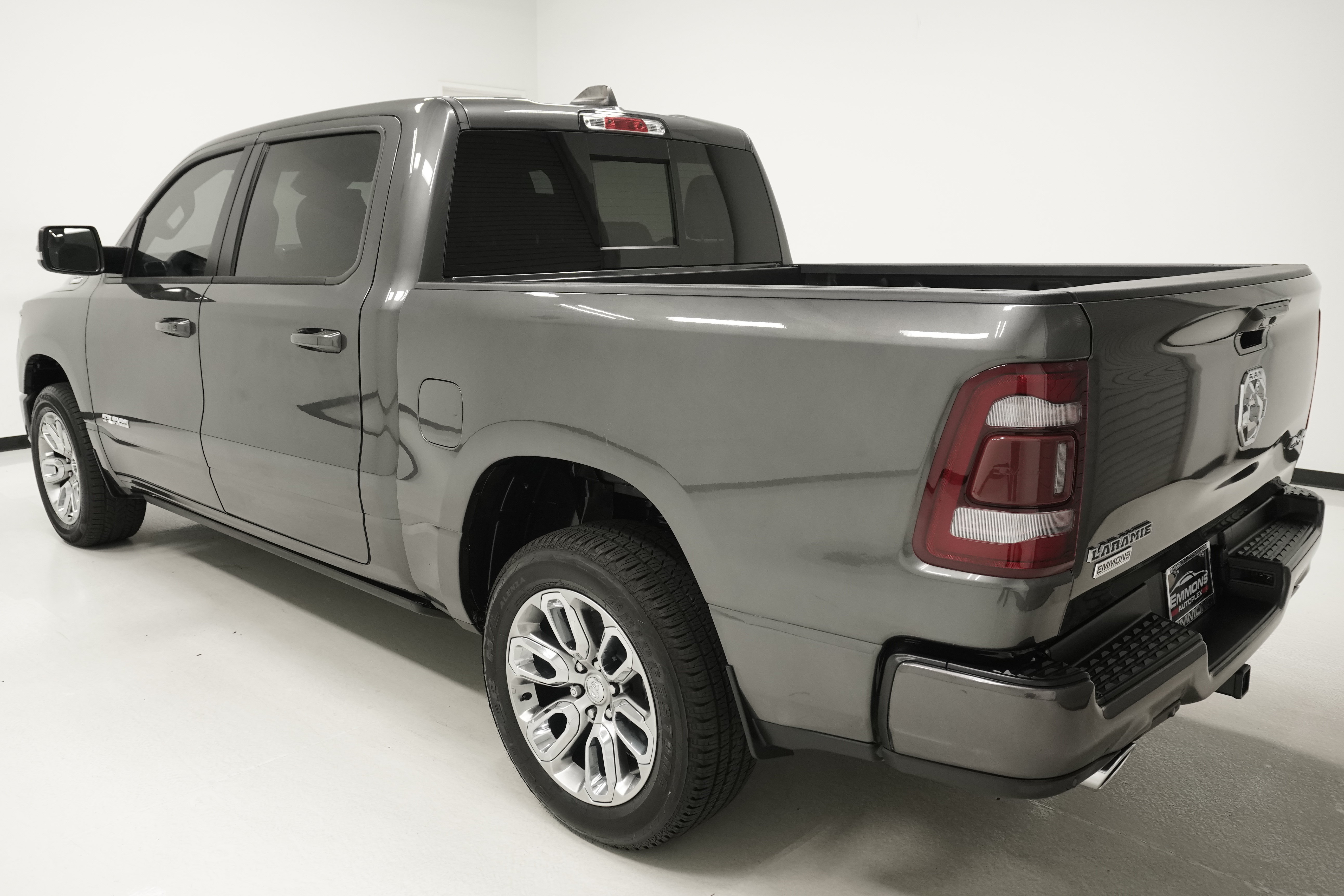 Used 2024 RAM 1500 Laramie AWD/4WD image 5