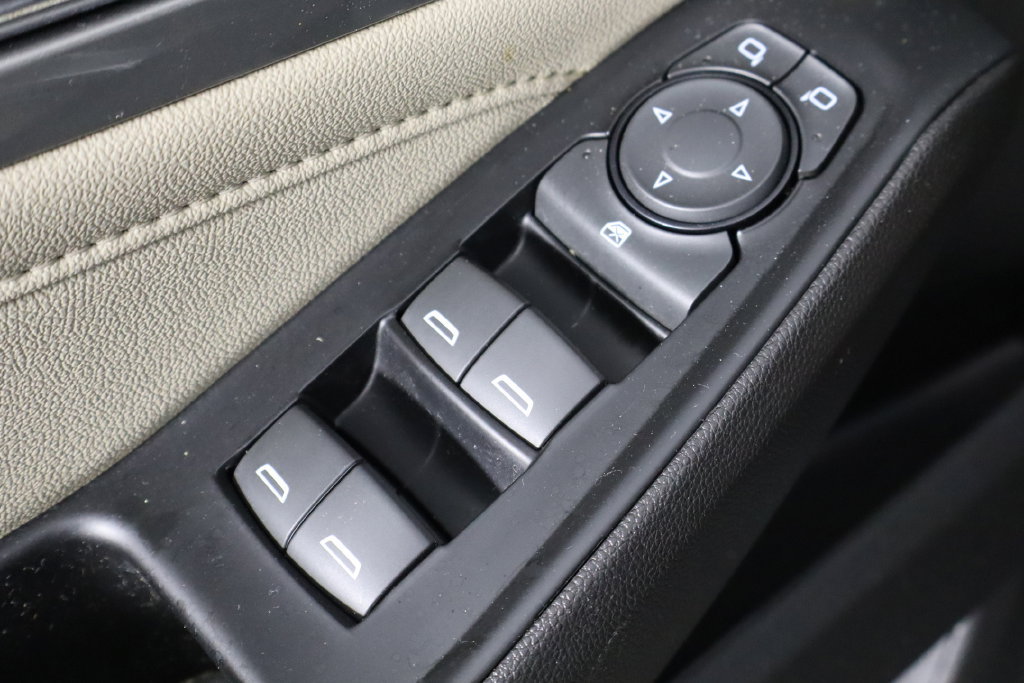 Used 2023 Chevrolet Traverse LS FWD image 22