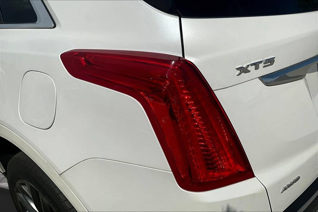 Used 2017 Cadillac XT5 Platinum AWD/4WD image 9