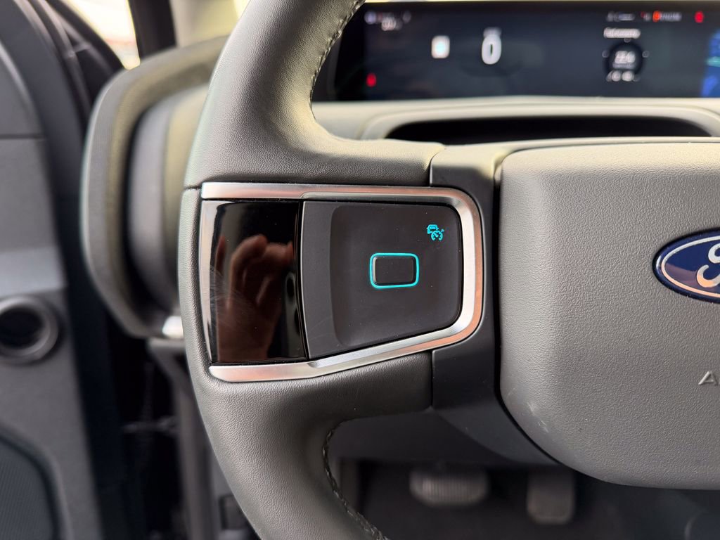 Used 2025 Ford Expedition Active image 33