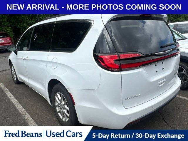 Used 2024 Chrysler Pacifica Touring FWD image 4