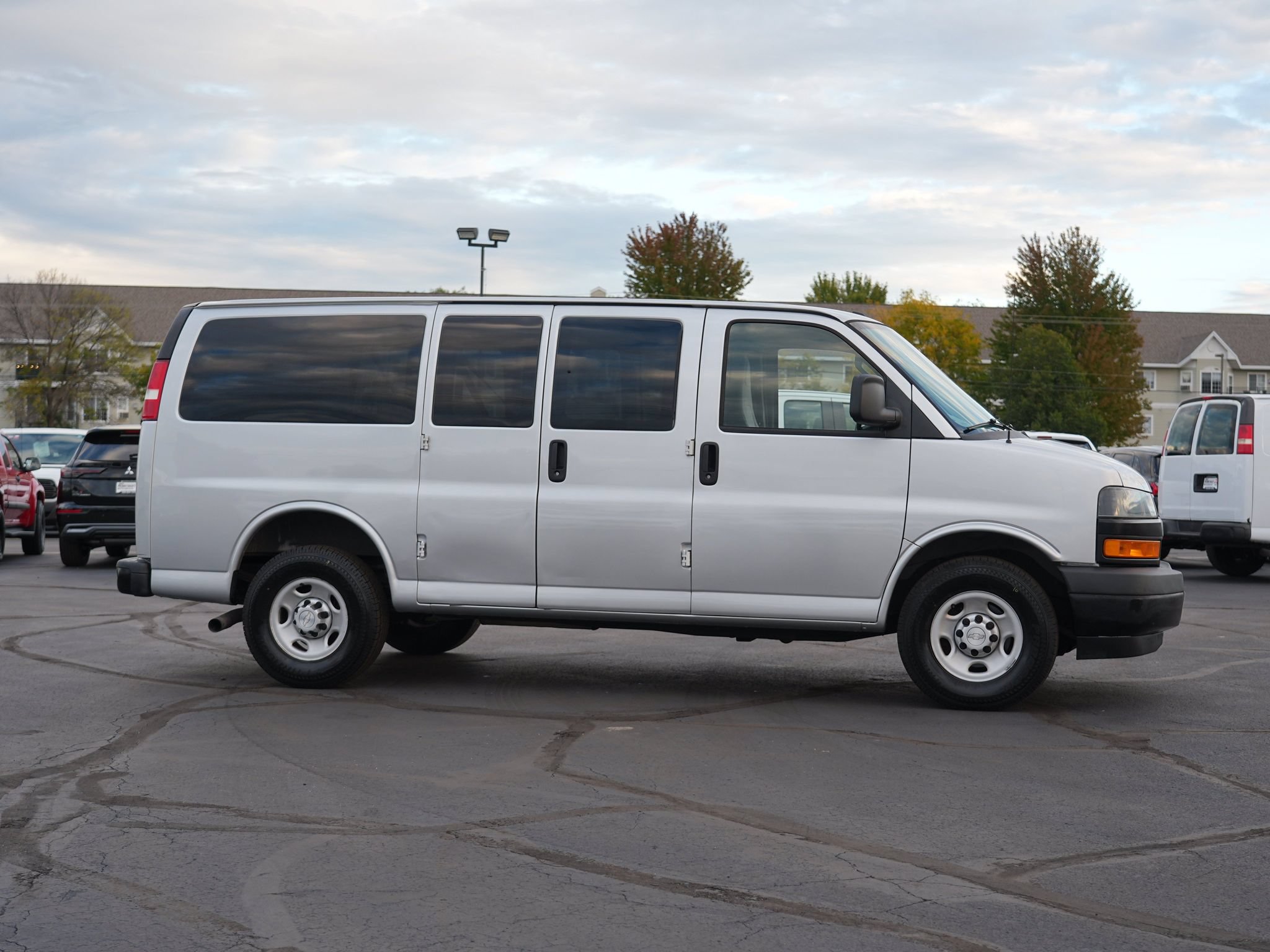 Used 2018 Chevrolet Express 2500 LS w/ Driver Convenience Package RWD image 2