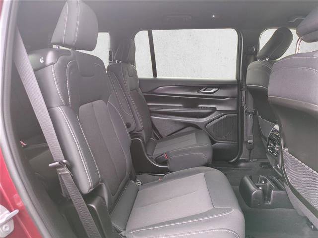 Used 2024 Jeep Grand Cherokee L Laredo image 22