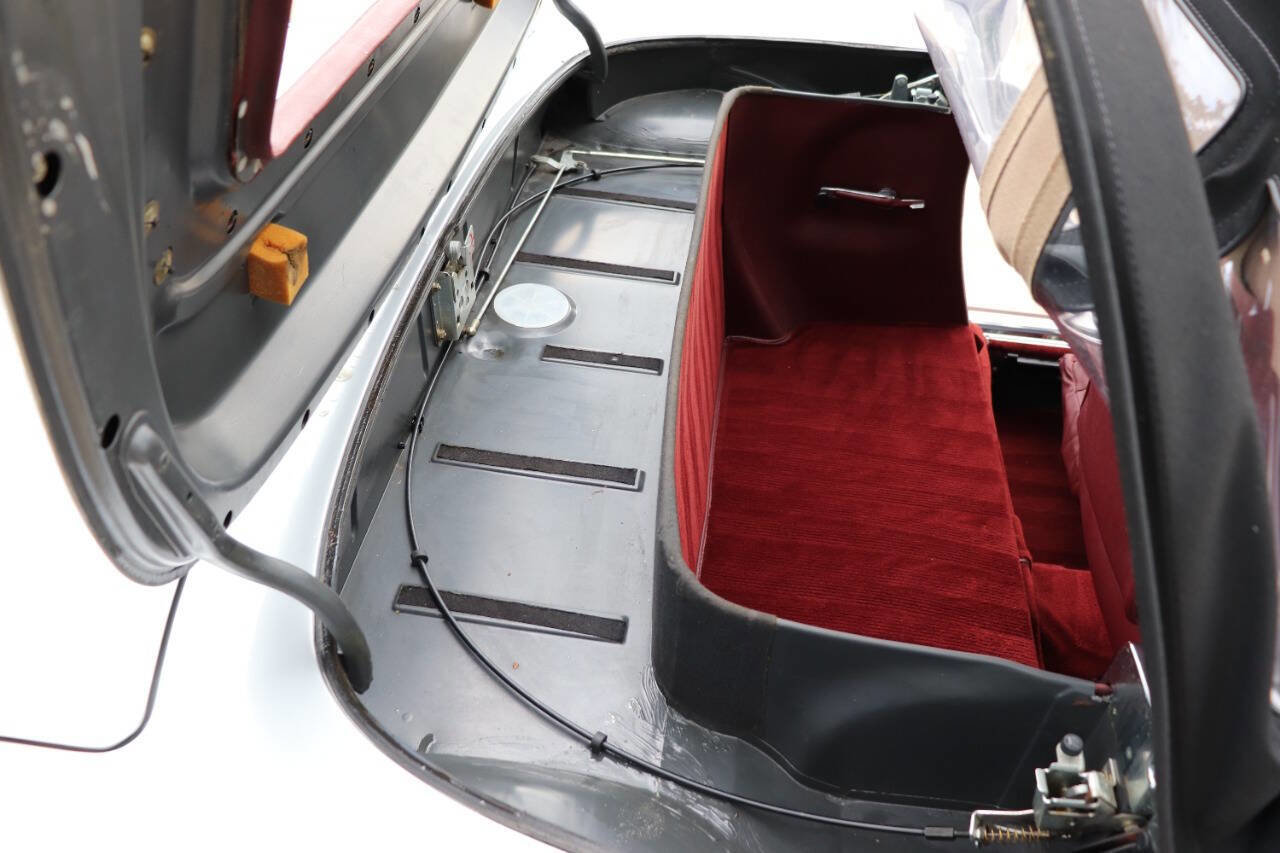 Used 1987 Mercedes-Benz 560 SL image 16