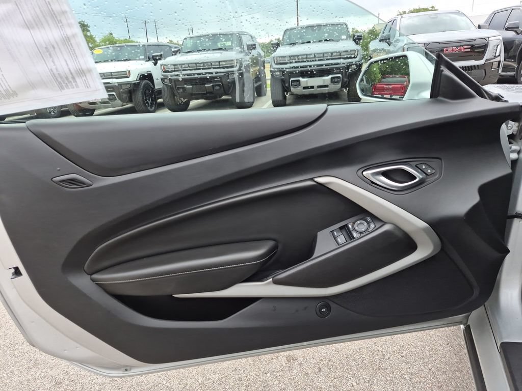 Used 2018 Chevrolet Camaro LT RWD image 15