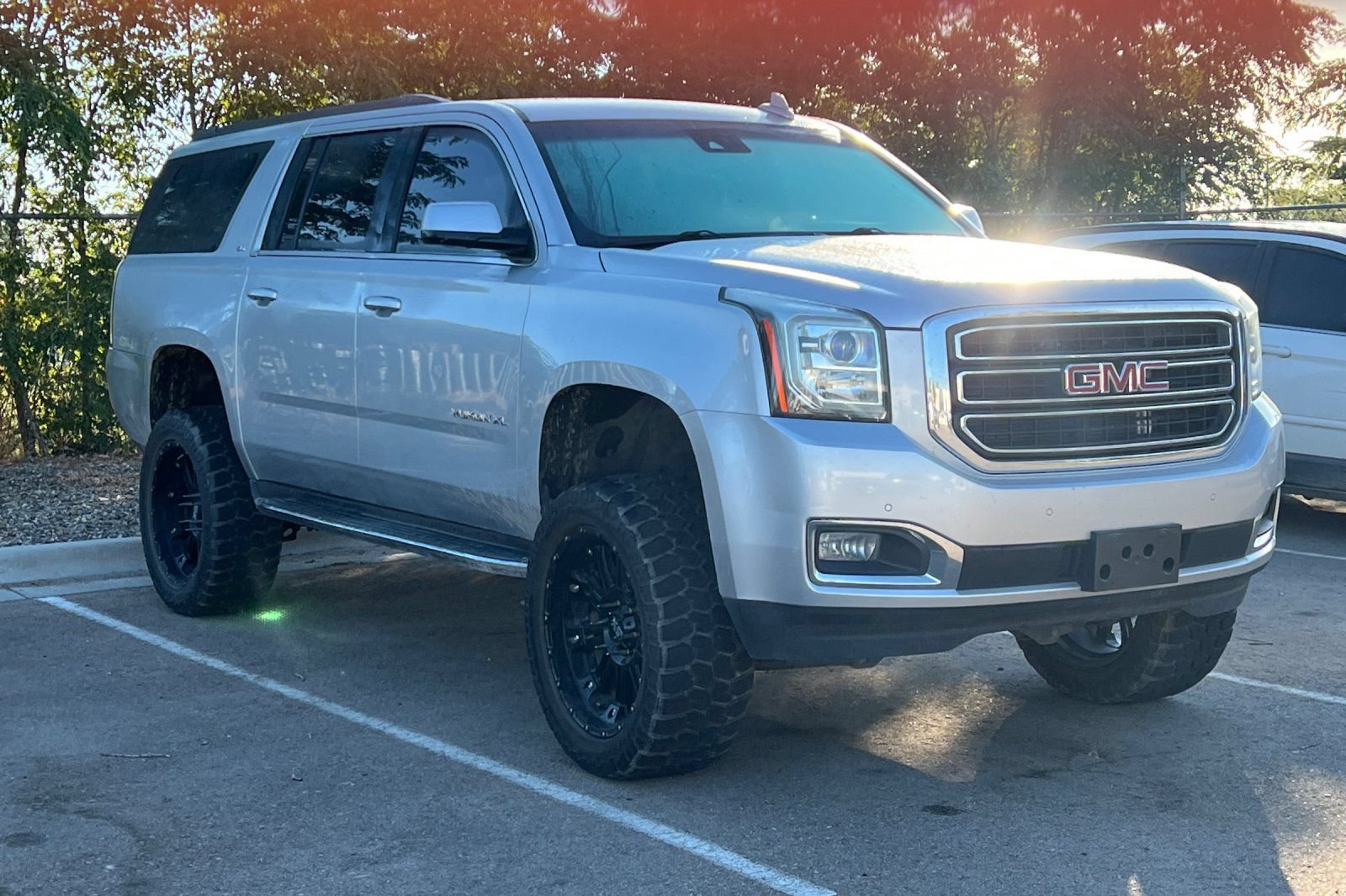 Used 2017 GMC Yukon XL SLT AWD/4WD image 2
