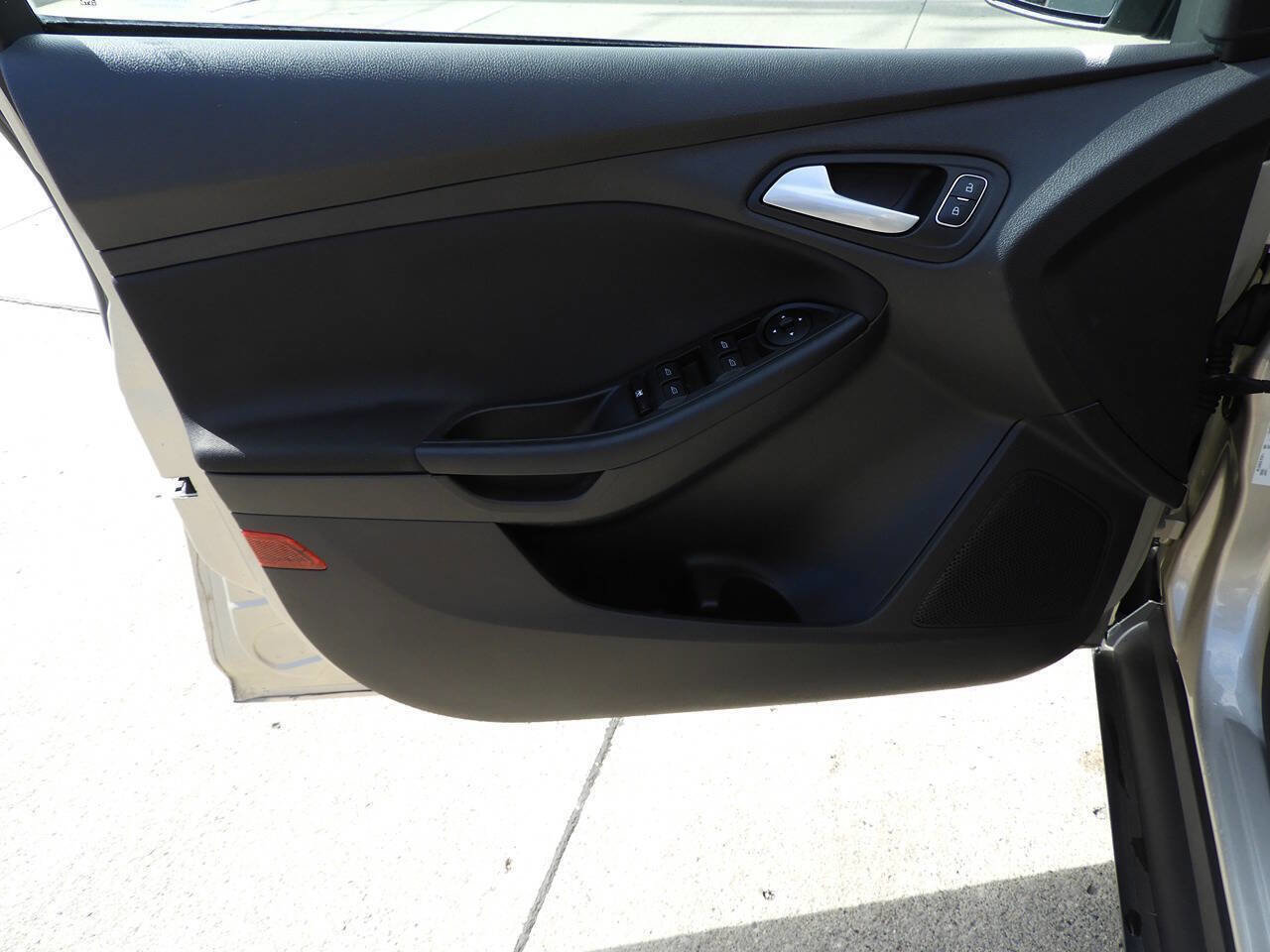 Used 2017 Ford Focus SE FWD image 17