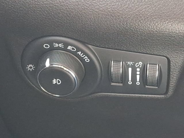 Used 2023 Jeep Compass Latitude w/ Sun and Sound Group AWD/4WD image 23