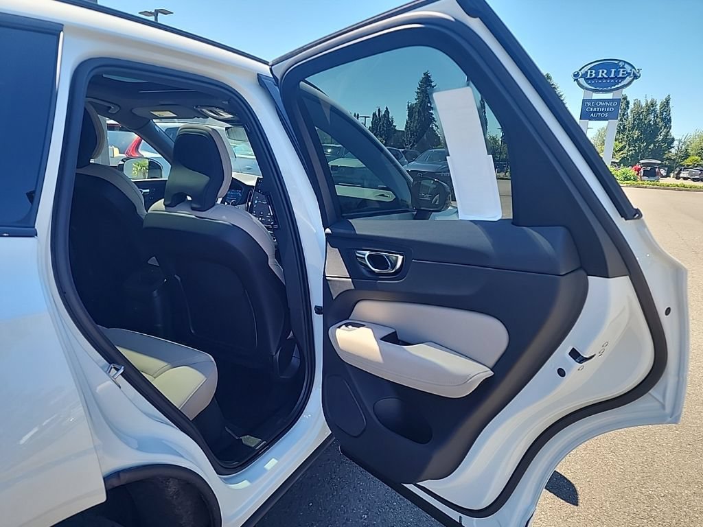 New 2026 Volvo XC60 T8 Plus w/ Climate Package AWD/4WD image 7