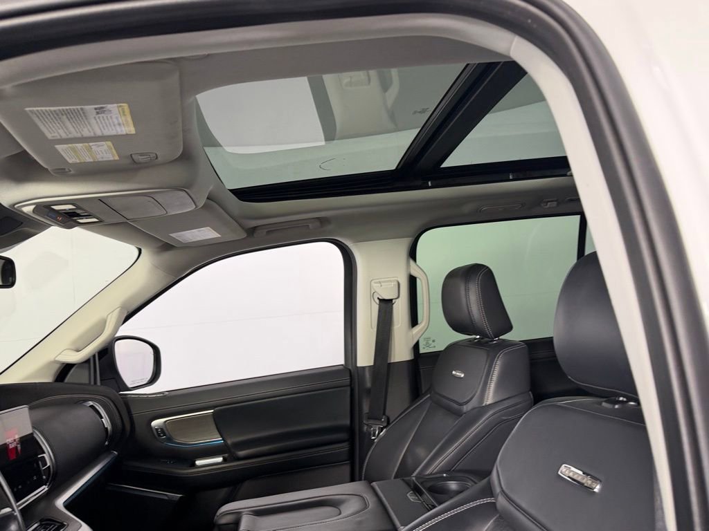 Used 2025 Ford Expedition Platinum w/ Driver's Package AWD/4WD image 22