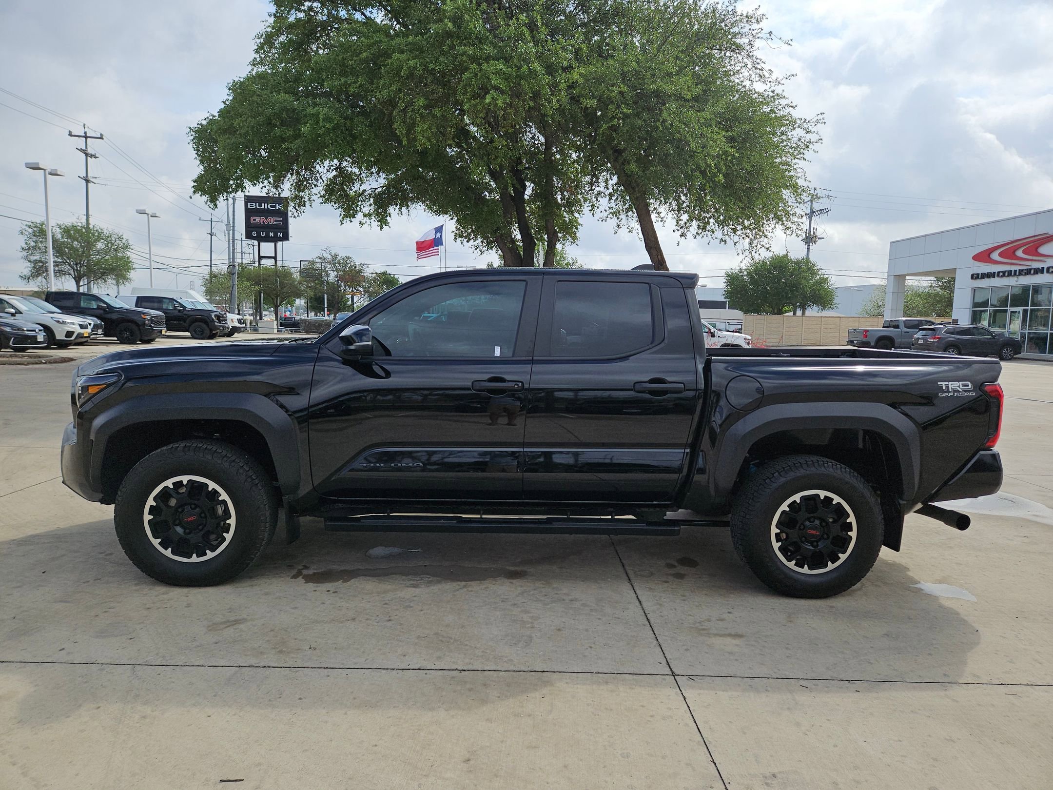 Used 2024 Toyota Tacoma TRD Off-Road w/ TRD Off Road Upgrade Package AWD/4WD image 6