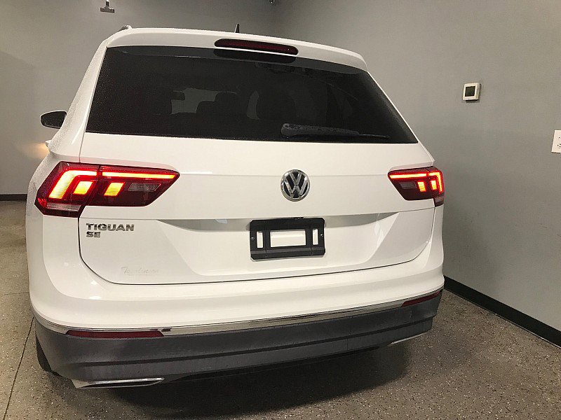 Used 2020 Volkswagen Tiguan SE w/ Panoramic Sunroof Package image 4