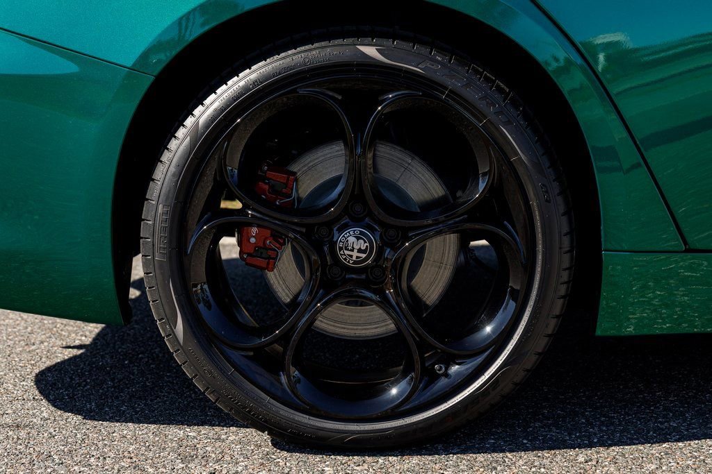 New 2025 Alfa Romeo Giulia w/ Veloce Package Rwd image 12