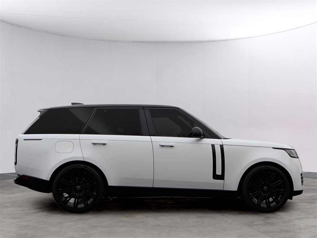 New 2025 Land Rover Range Rover SE image 4