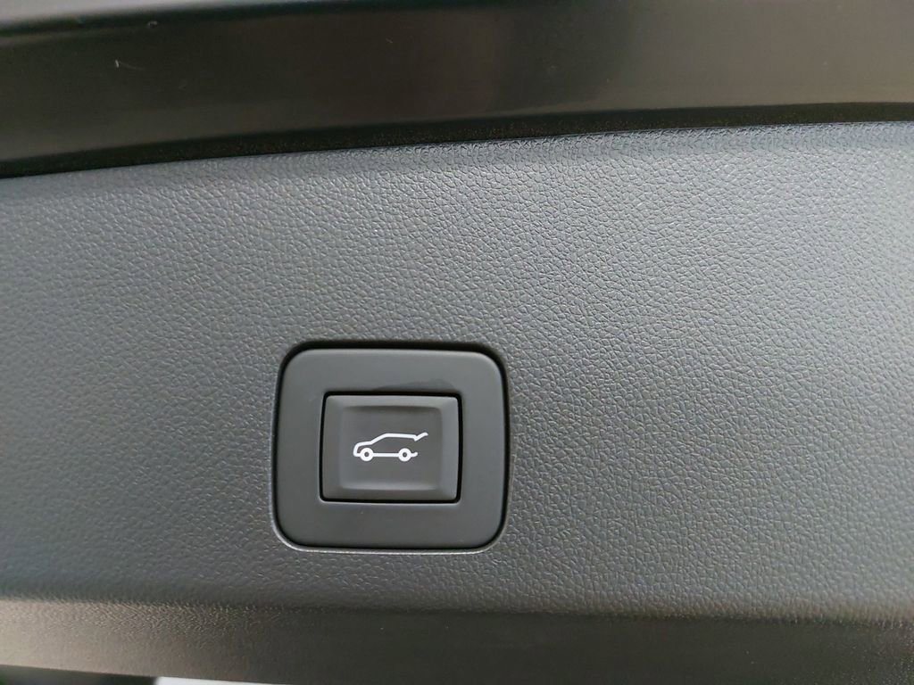 Used 2024 Buick Encore GX Avenir w/ Avenir Technology Package FWD image 13