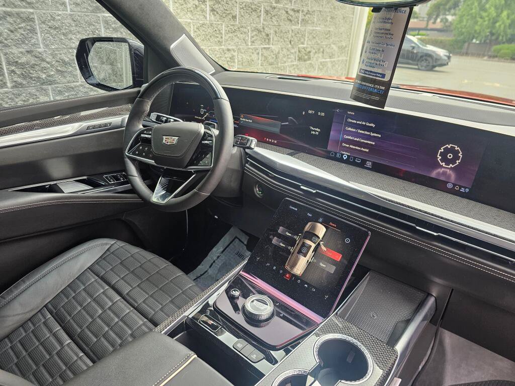 Used 2025 Cadillac Escalade V AWD/4WD image 14