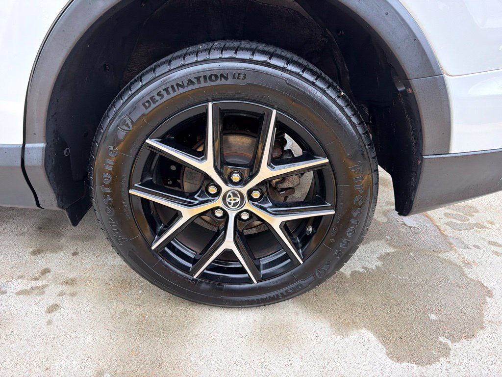 Used 2018 Toyota RAV4 SE w/ All Weather Liner Package AWD/4WD image 8