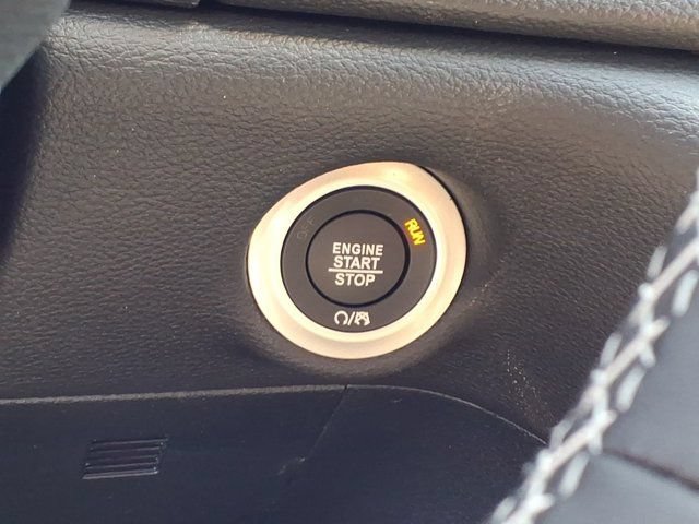 New 2026 Chrysler Pacifica Select AWD/4WD image 11